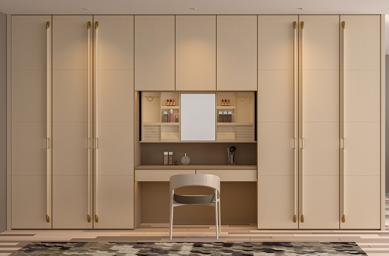 柔皮映镜，妆启优雅时刻